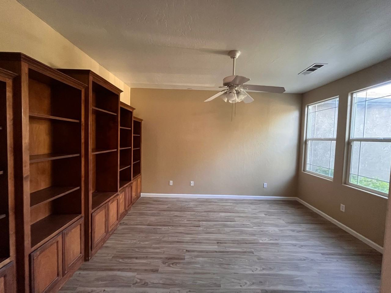 1762 Champagne St - Photo 7 of 32