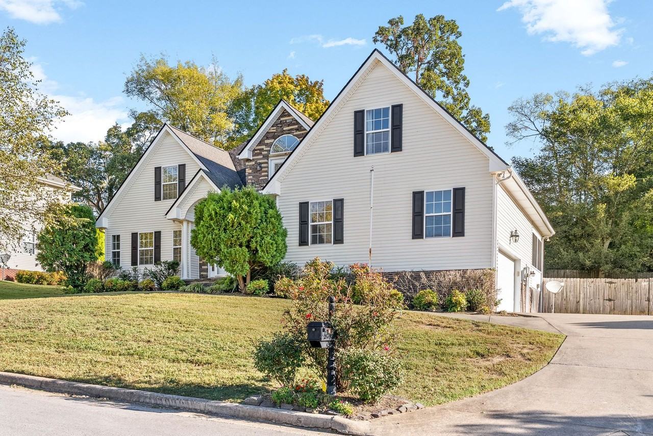 3487 Hickory Glen Dr - Photo 2 of 44