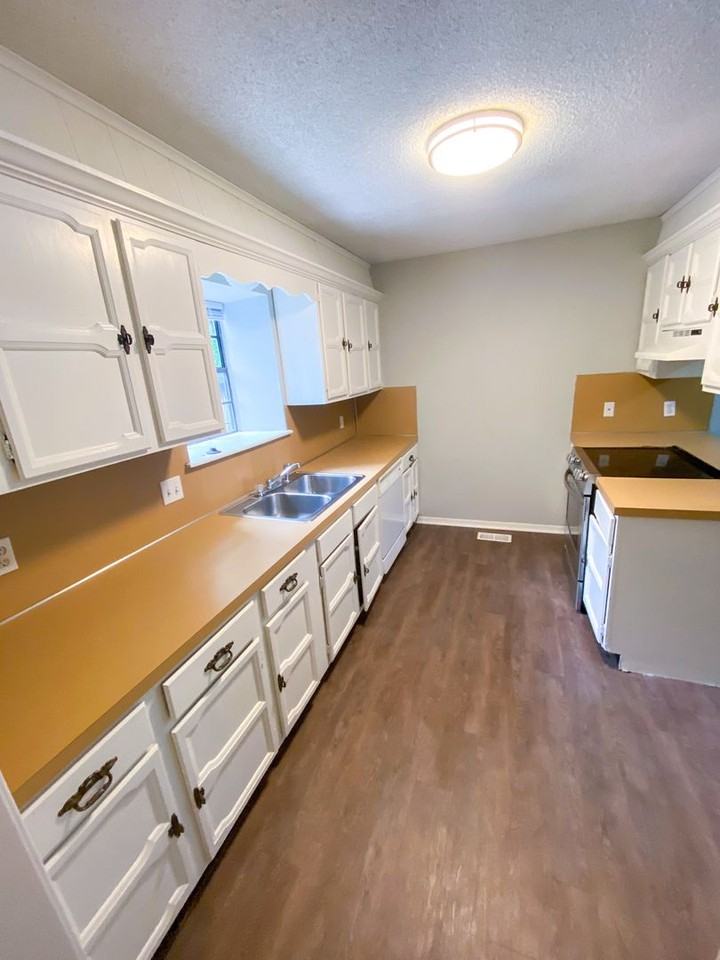 13809 E 27th Pl - Photo 3 of 14