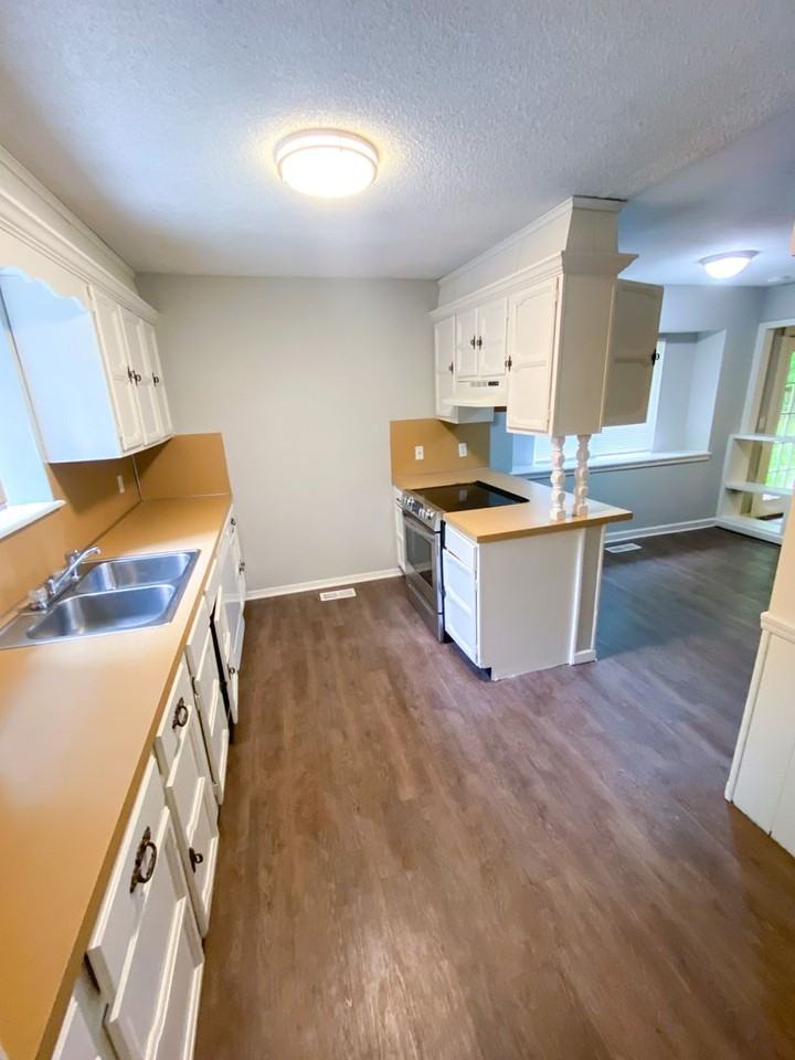 13809 E 27th Pl - Photo 4 of 14