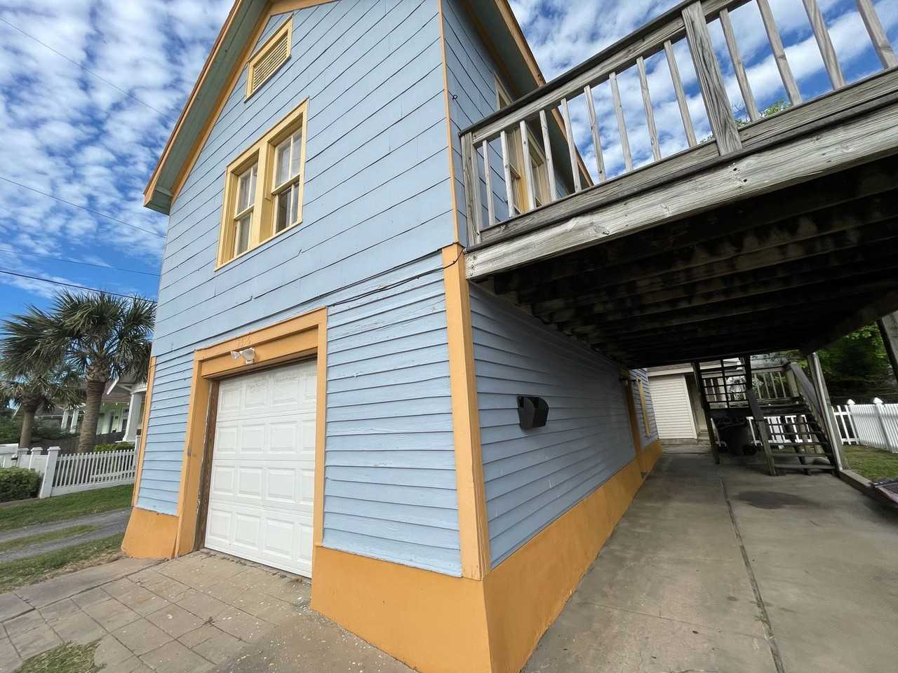 2416 33rd St - Photo 2 of 13