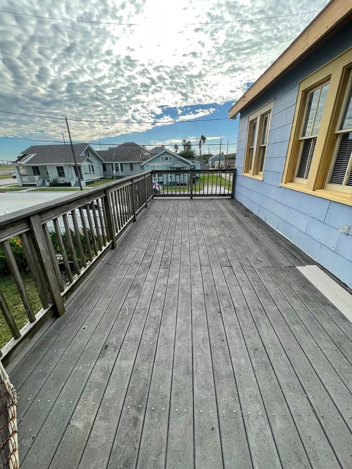 2416 33rd St - Photo 3 of 13