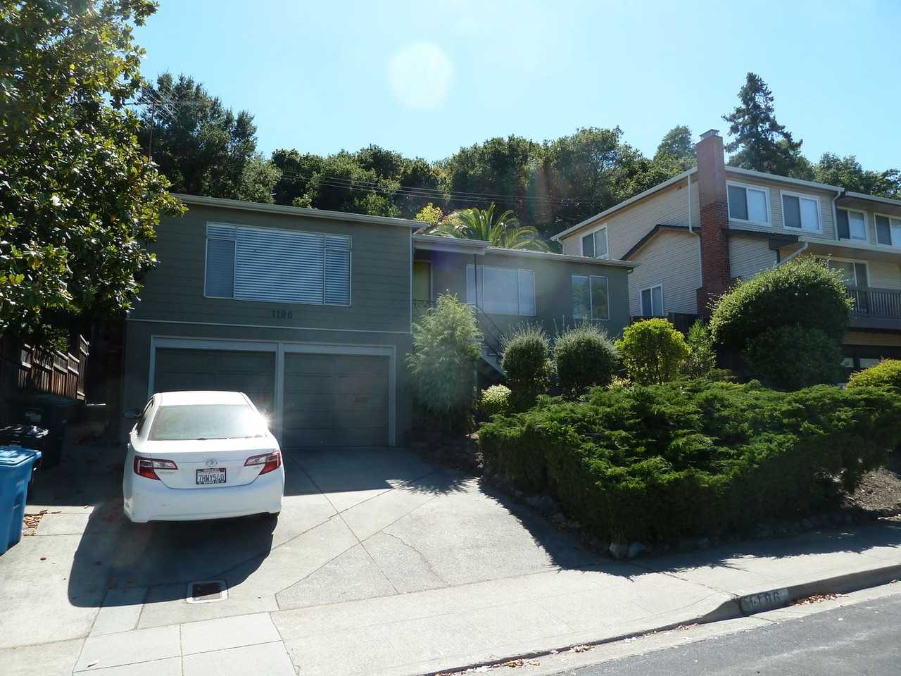 1196 Foothill St - Photo 2 of 21