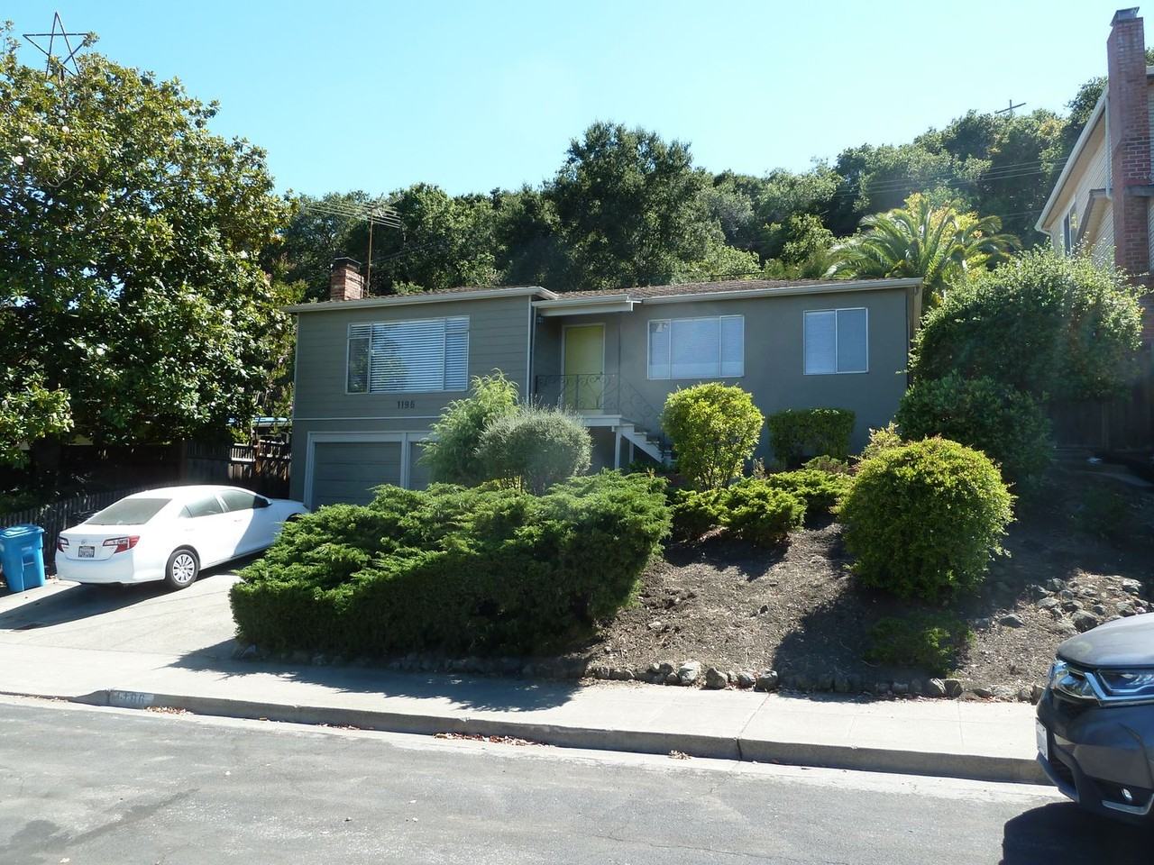 1196 Foothill St - Photo 3 of 21