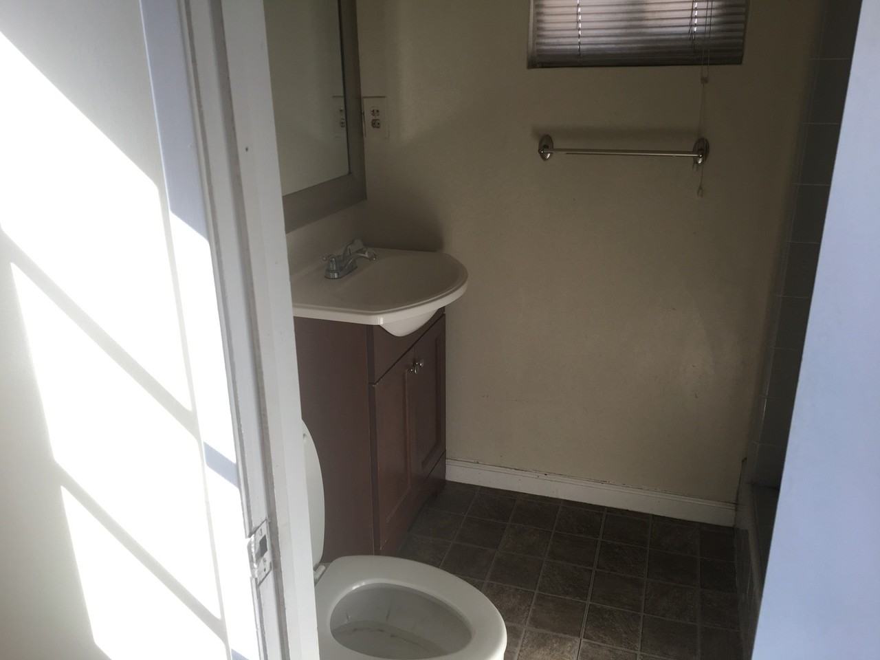 113 S Regal St - Photo 6 of 12