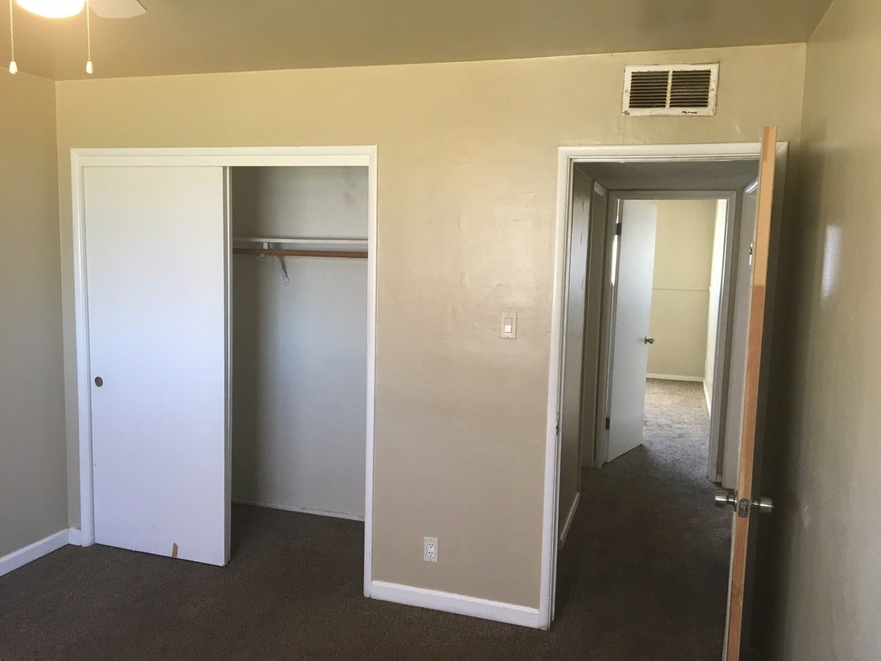 113 S Regal St - Photo 7 of 12