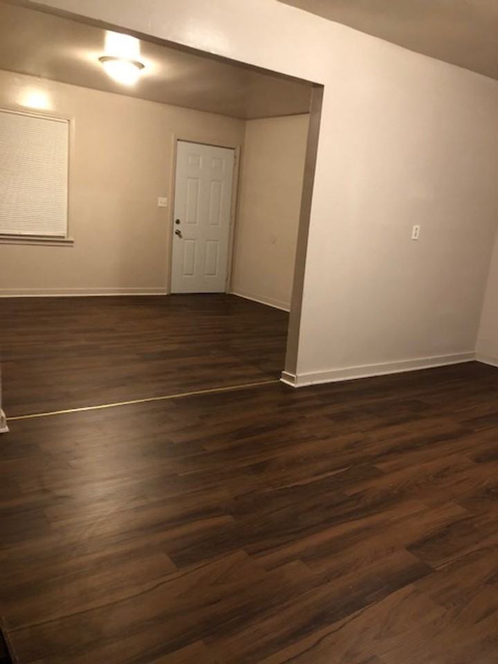 5817 Avenue O - Photo 3 of 11