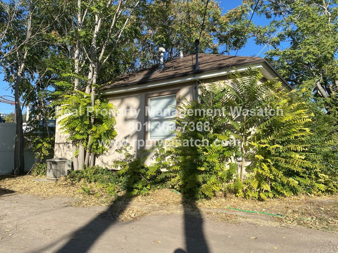 866 S Mcclelland St - Photo 3 of 32