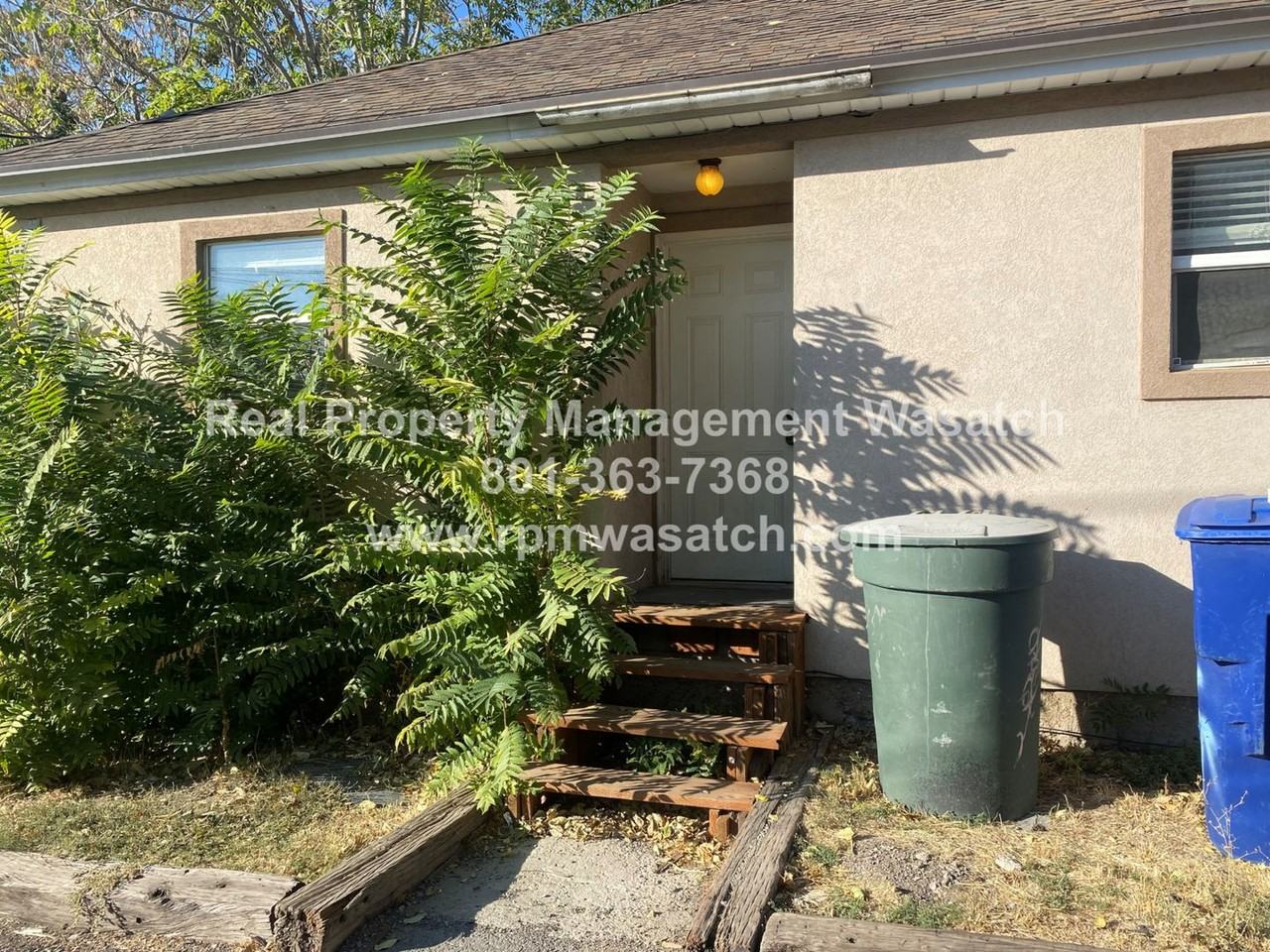 866 S Mcclelland St - Photo 4 of 32