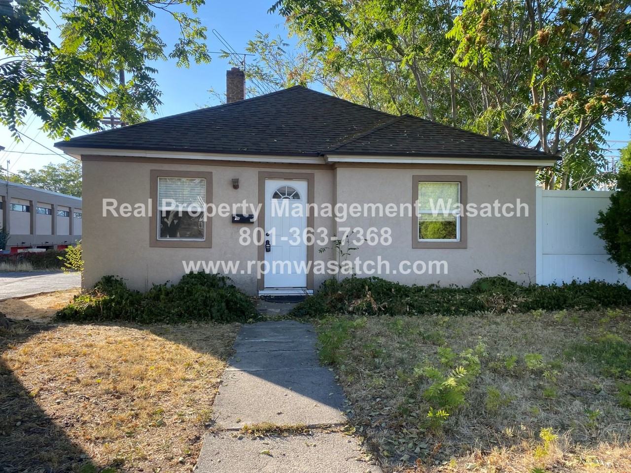 866 S Mcclelland St - Photo 5 of 32
