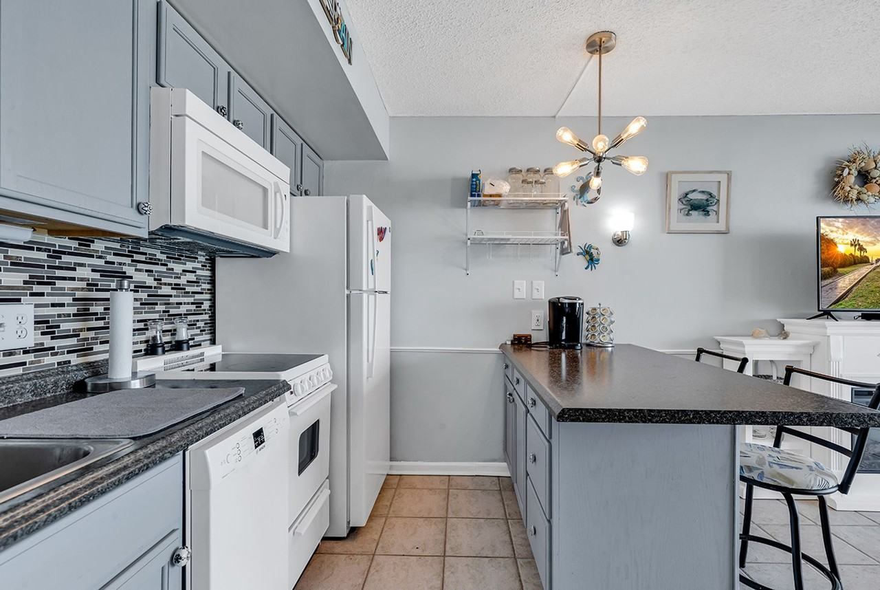 5523 N Ocean Blvd - Photo 5 of 19