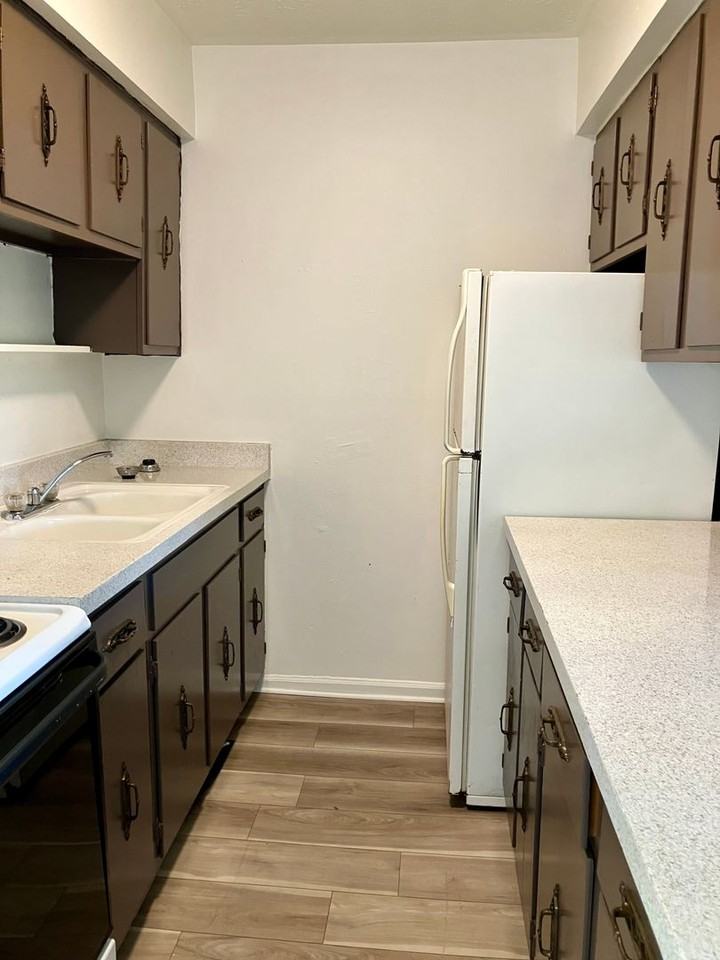 Meadow Pointe Apartments - Photo 3 of 13