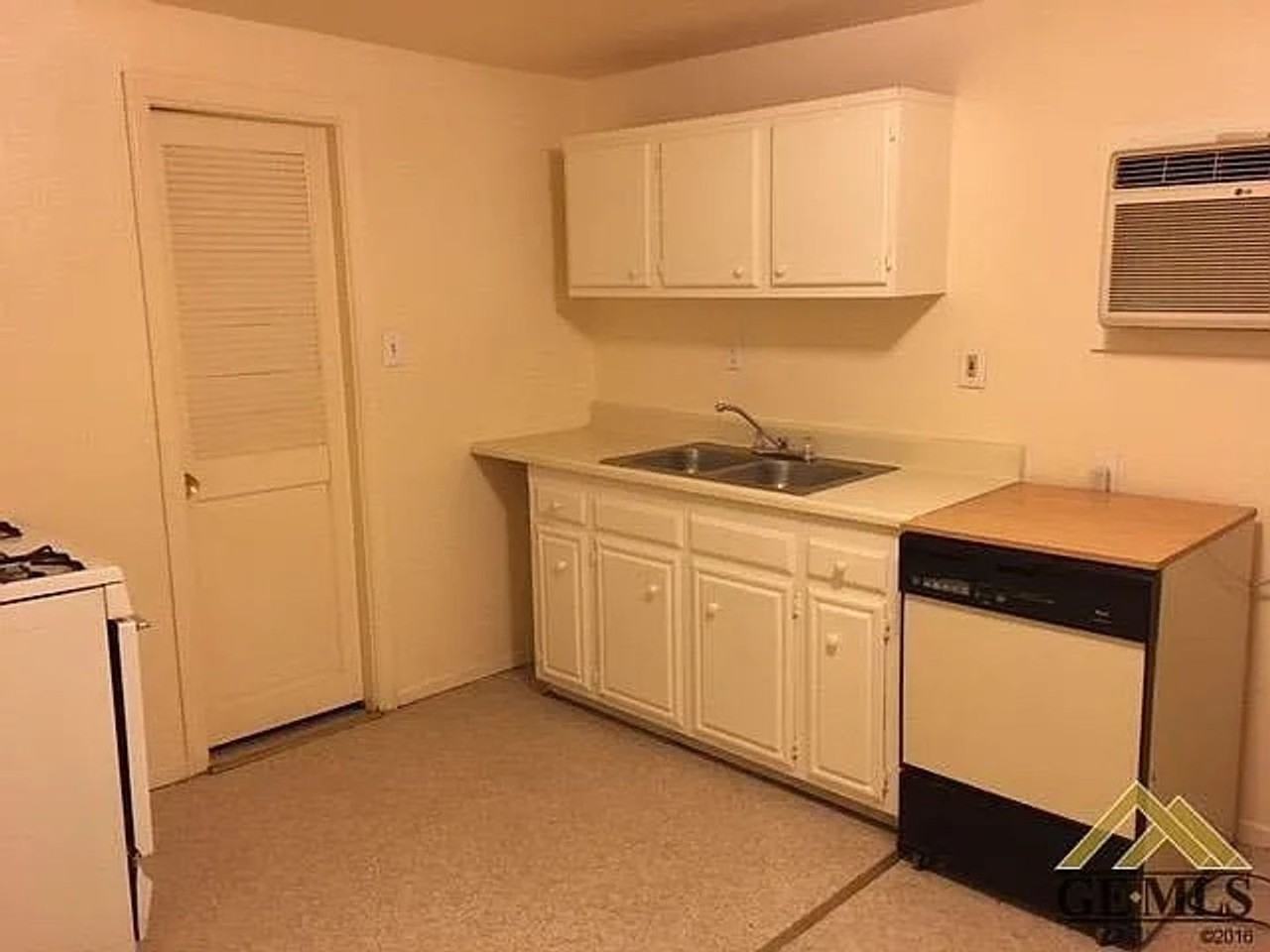 803 3rd St - Photo 4 of 9