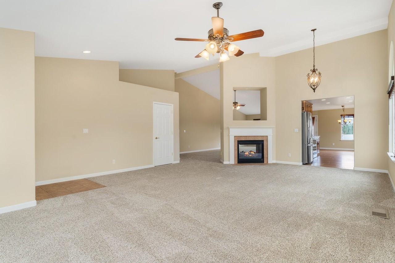 2310 Contrail St - Photo 3 of 16