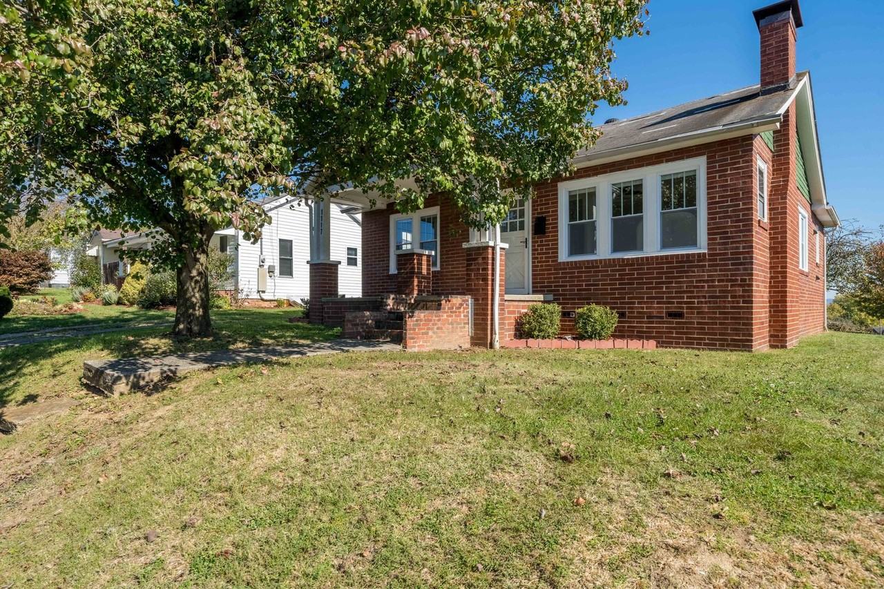 1117 Fairview Ave - Photo 2 of 33