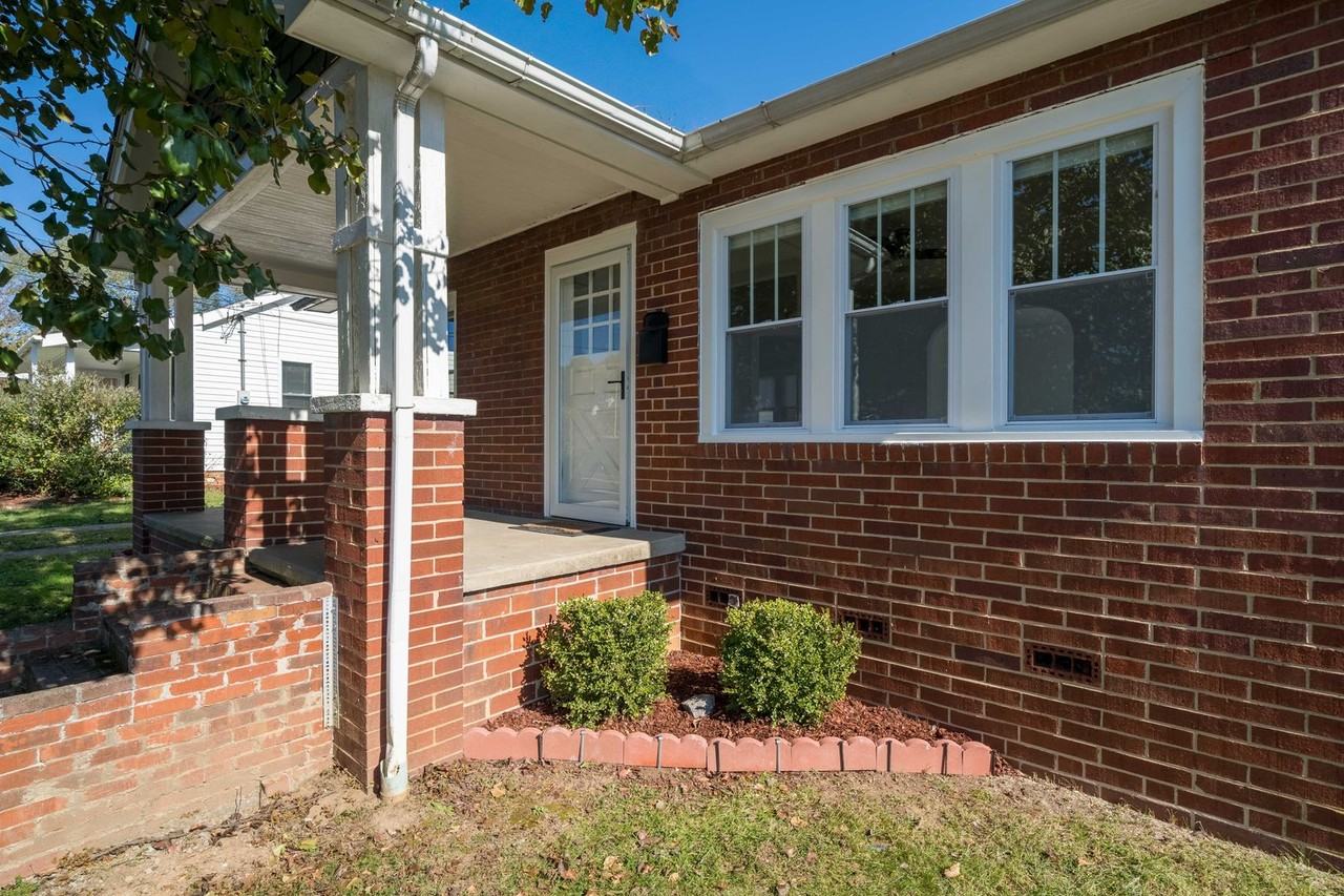 1117 Fairview Ave - Photo 3 of 33