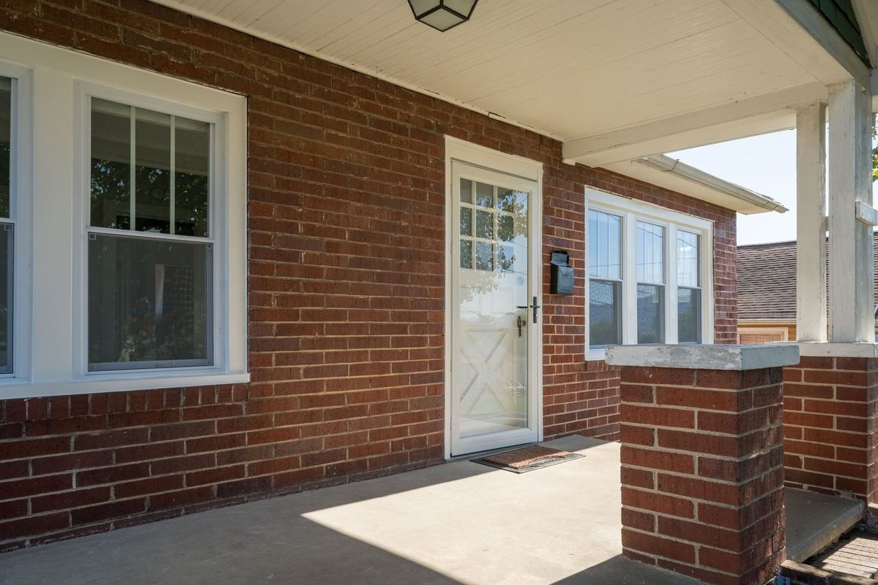 1117 Fairview Ave - Photo 5 of 33