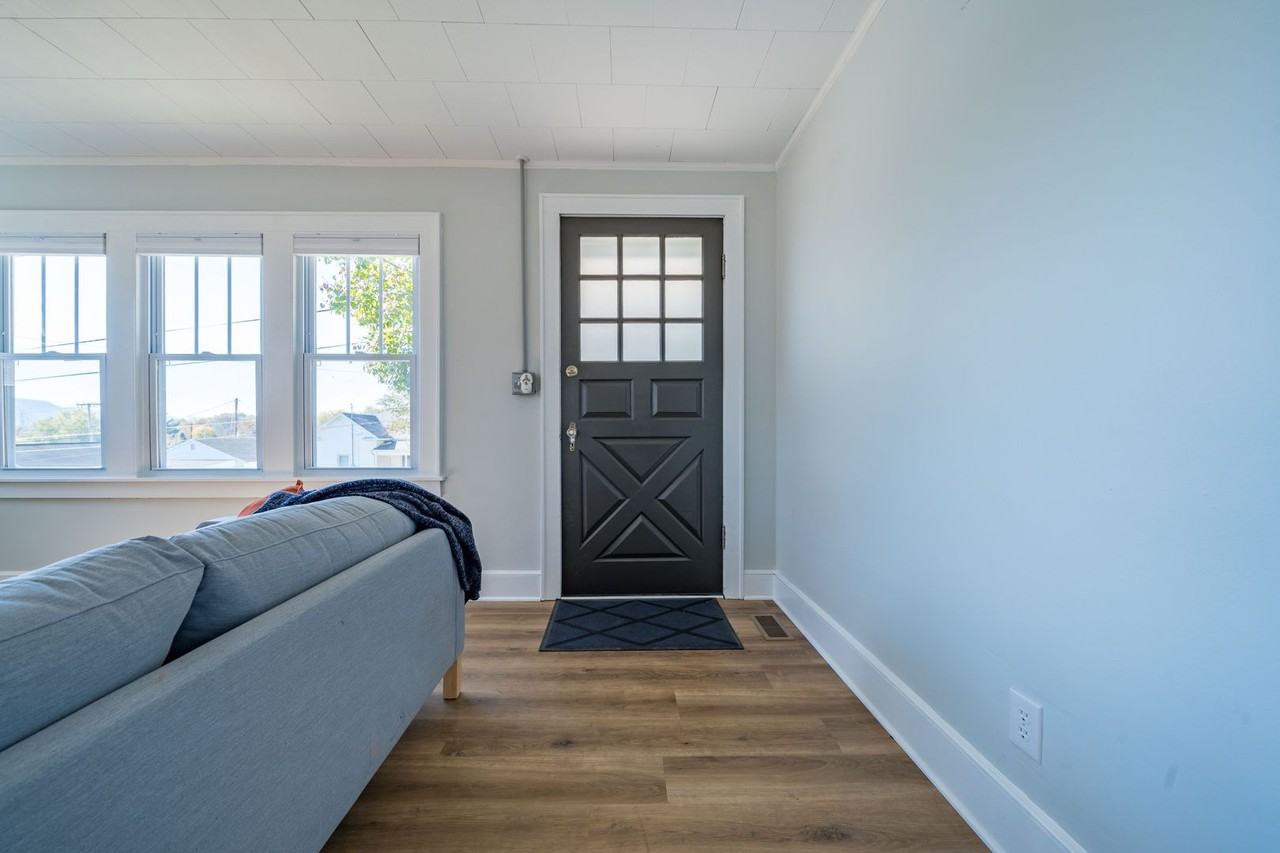 1117 Fairview Ave - Photo 7 of 33