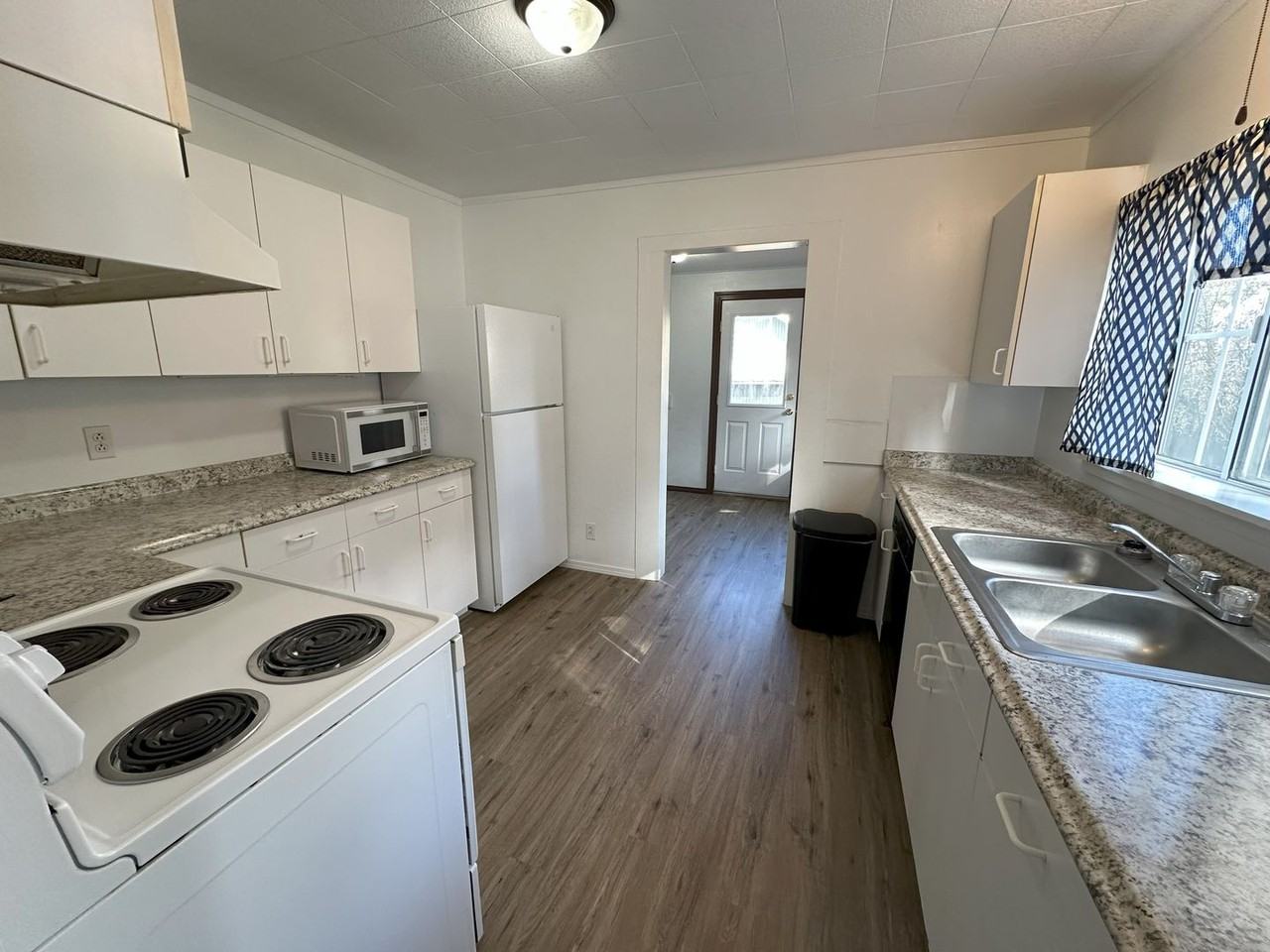 610 Cedar St - Photo 5 of 12