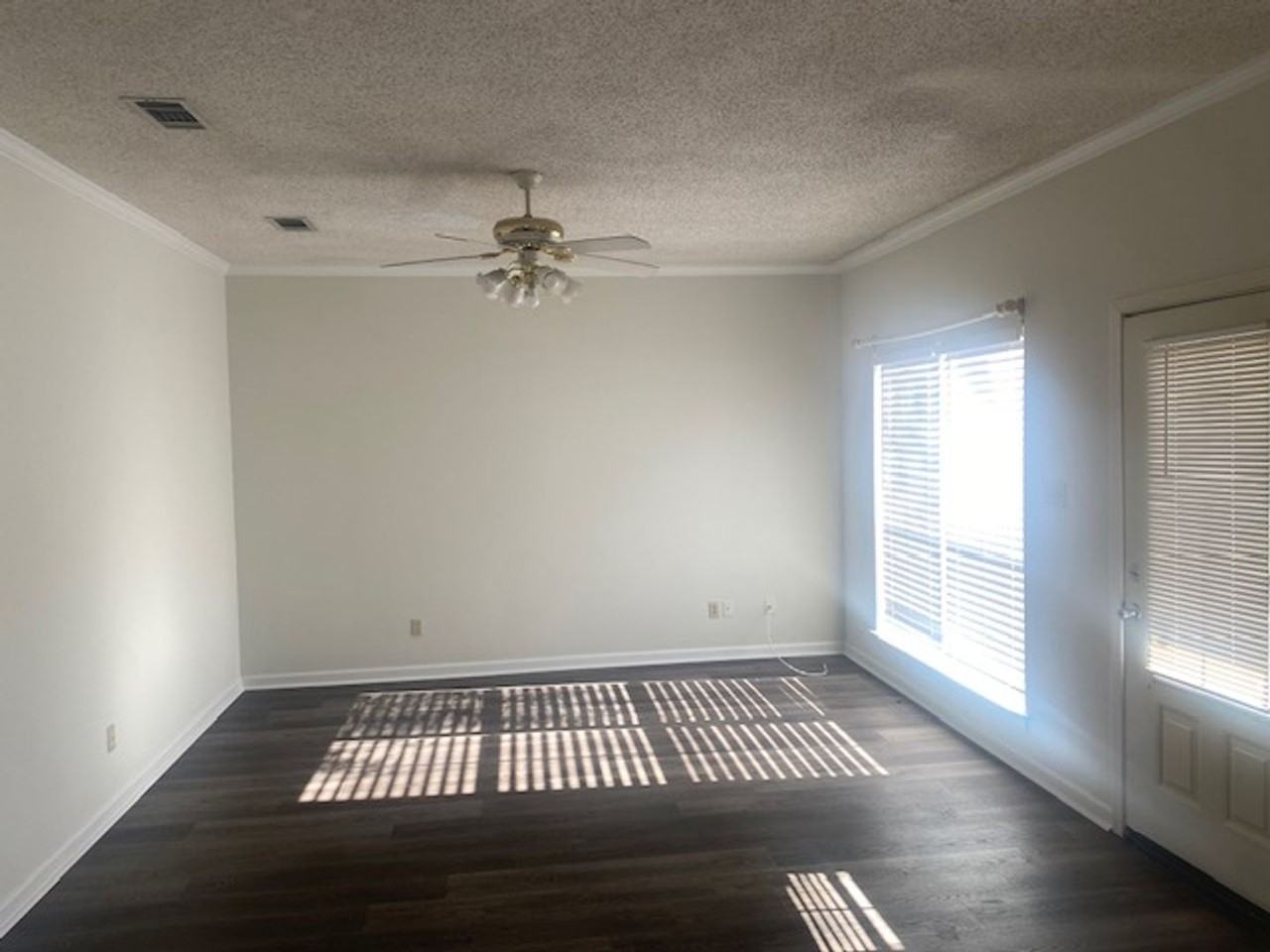 340 Meadow Crossing Dr - Photo 3 of 22