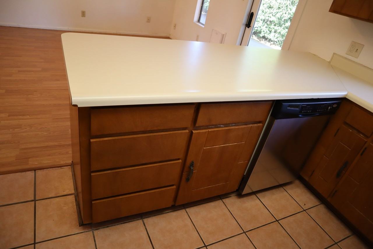 2281 Iris Dr - Photo 7 of 36