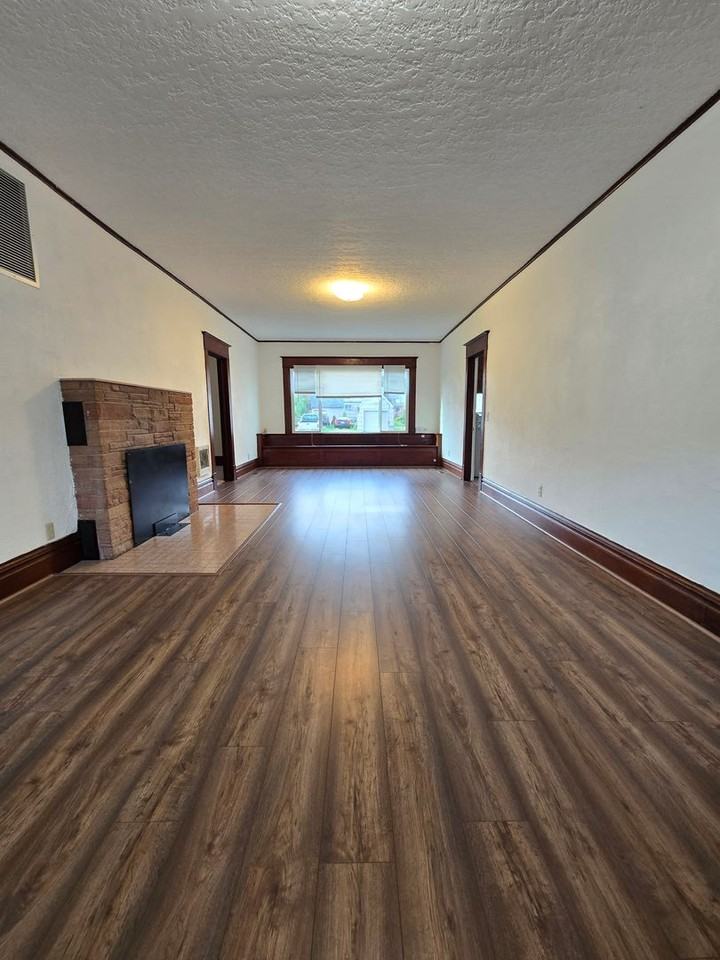 204 W 4th St - Photo 3 of 21
