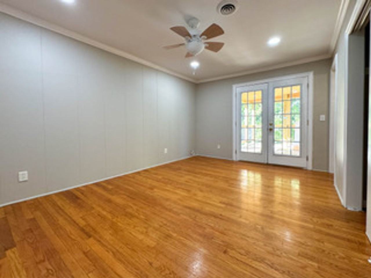 7901 Hayden Dr - Photo 3 of 17