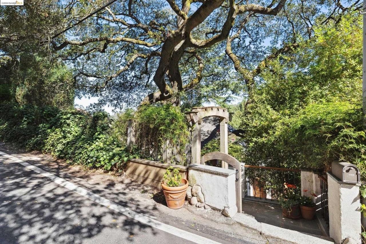 6816 Thornhill Dr - Photo 2 of 50