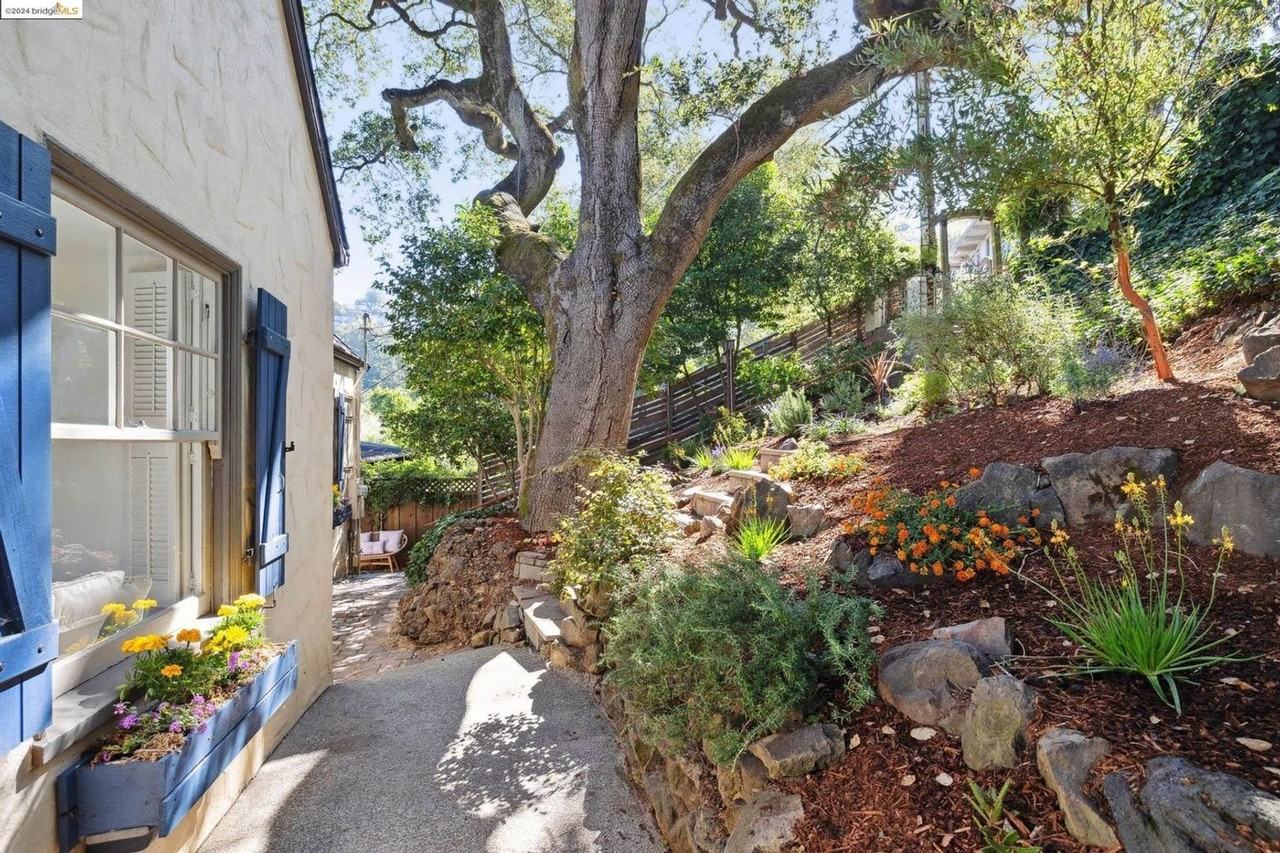 6816 Thornhill Dr - Photo 3 of 50