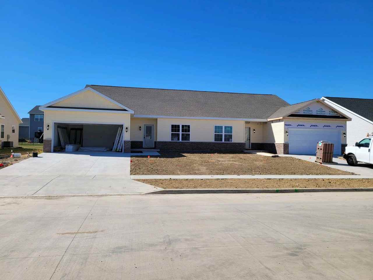 708 Stephanie Ct - Photo 2 of 12