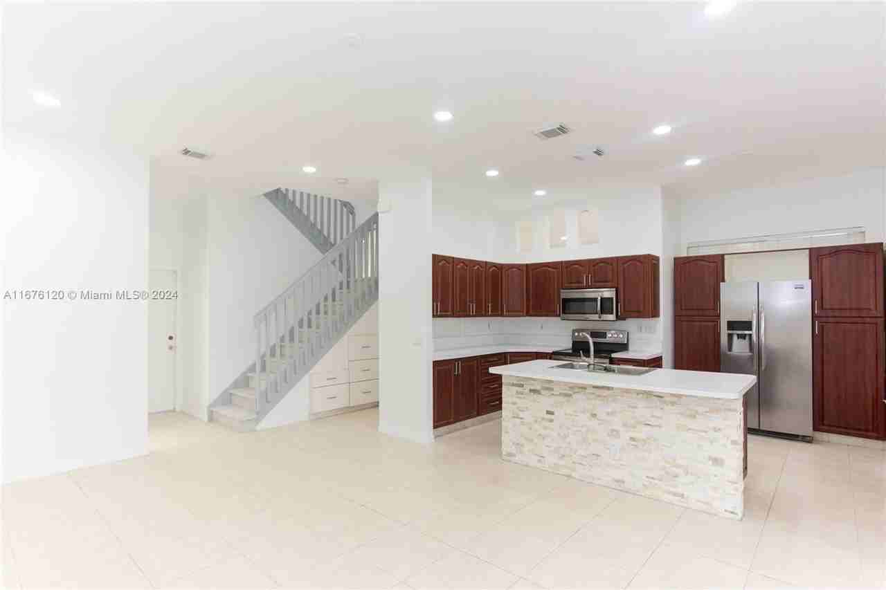 4911 Sw 38th Way - Photo 2 of 18