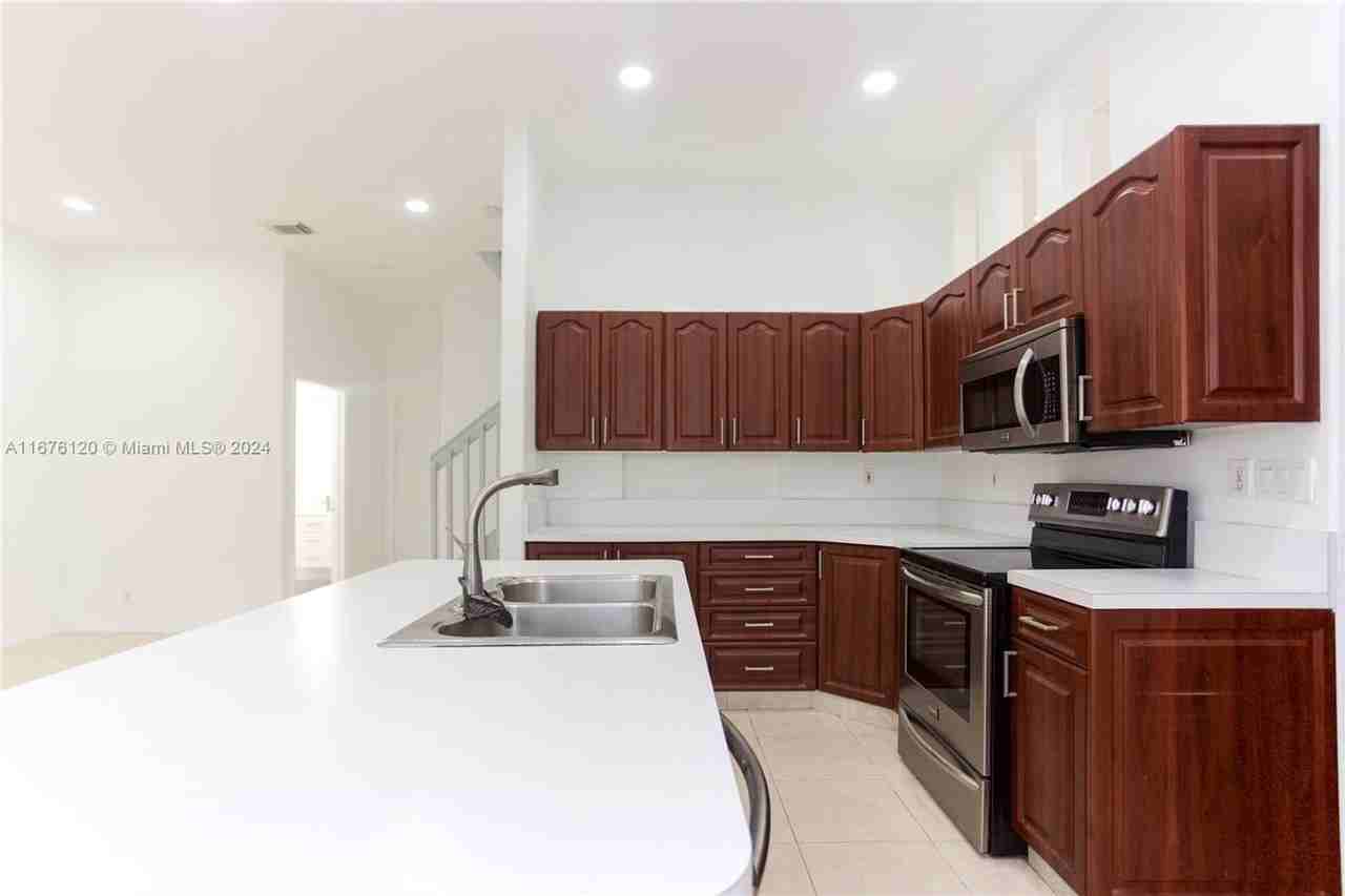 4911 Sw 38th Way - Photo 3 of 18