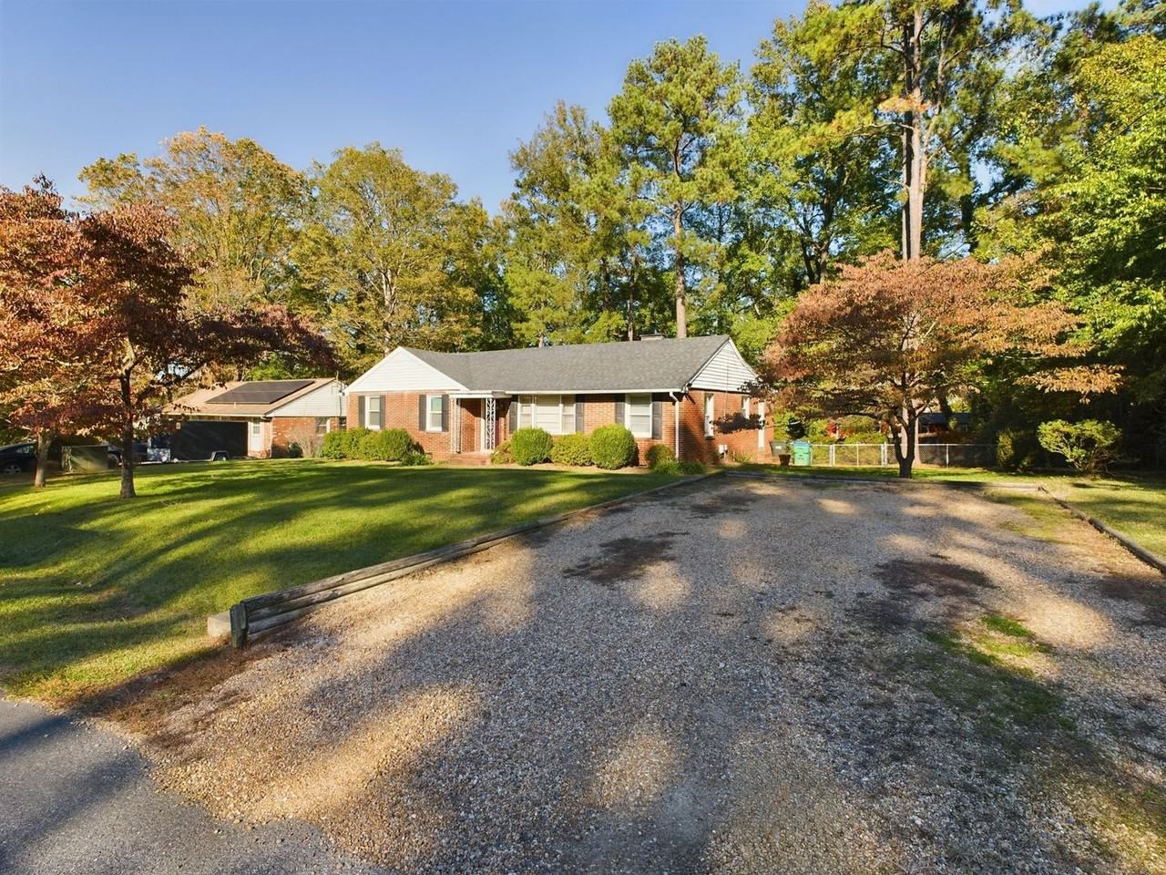 1811 Blakemore Rd - Photo 2 of 30