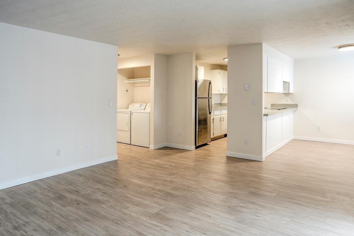 5111 S Regal St - Photo 3 of 24