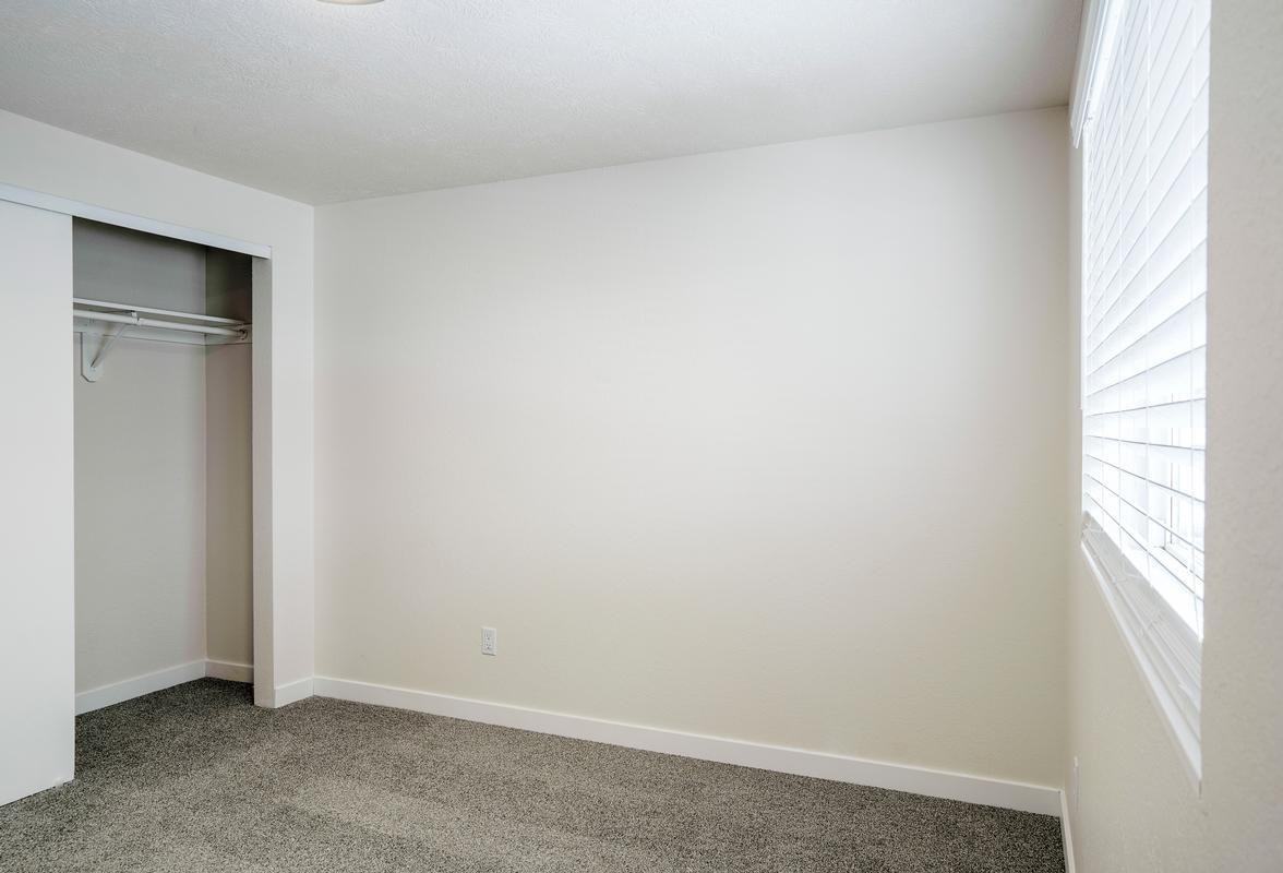 5111 S Regal St - Photo 6 of 24