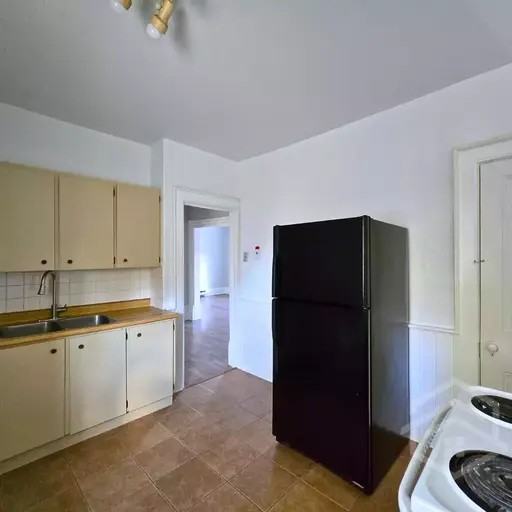 279 Broadway St - Photo 2 of 6