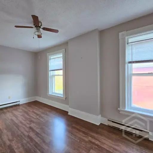 279 Broadway St - Photo 3 of 6