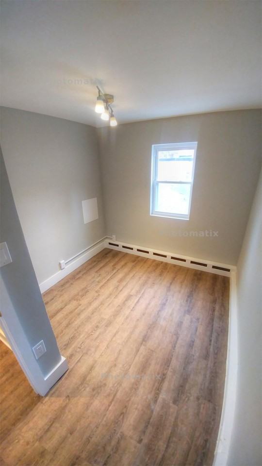 1805 Bank St - Photo 2 of 15