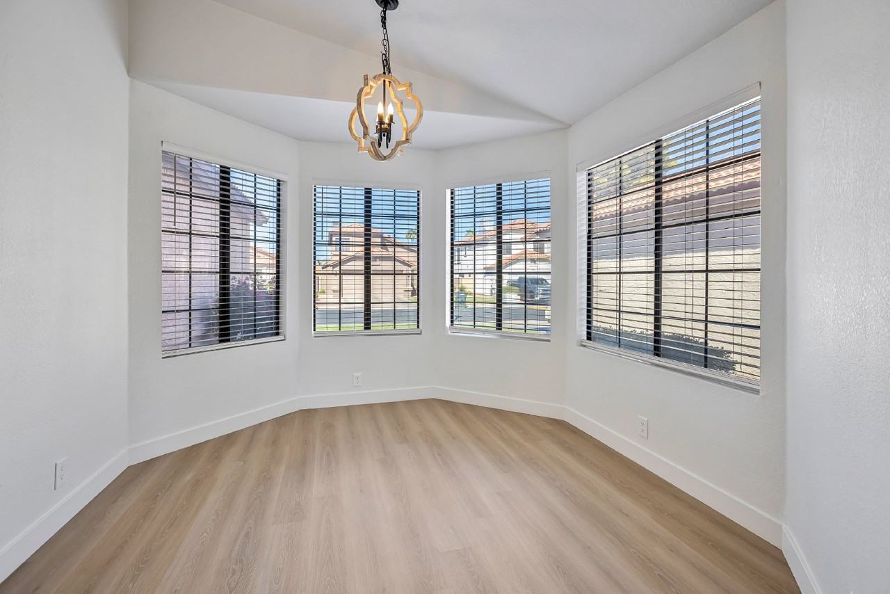 4531 E Amberwood Dr - Photo 7 of 32