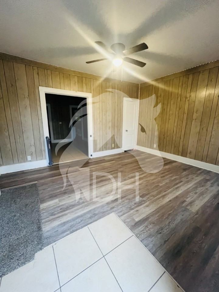 224 W Iowa Ave - Photo 2 of 11