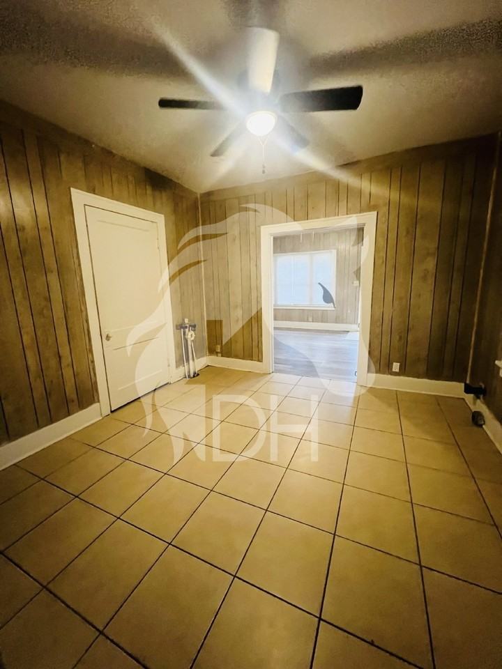 224 W Iowa Ave - Photo 4 of 11