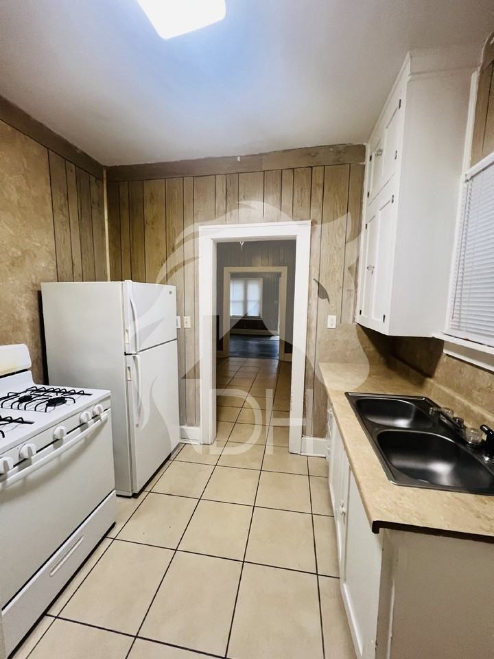 224 W Iowa Ave - Photo 6 of 11