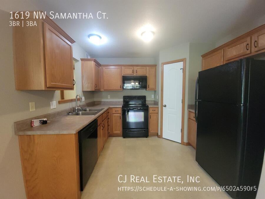 1619 Northwest Samantha Court - Photo 4 of 11