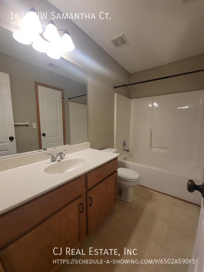 1619 Northwest Samantha Court - Photo 7 of 11