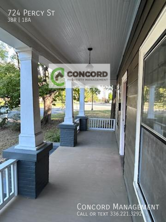 724 Percy St - Photo 2 of 16