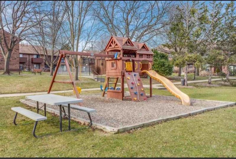 9022 N Park Plaza Ct - Photo 2 of 9