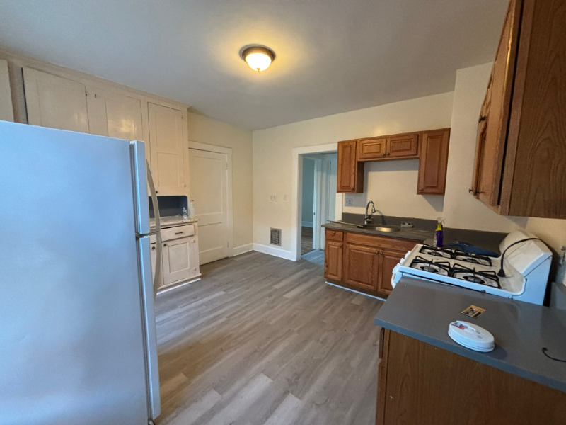 1641 Dudley Ave - Photo 3 of 6