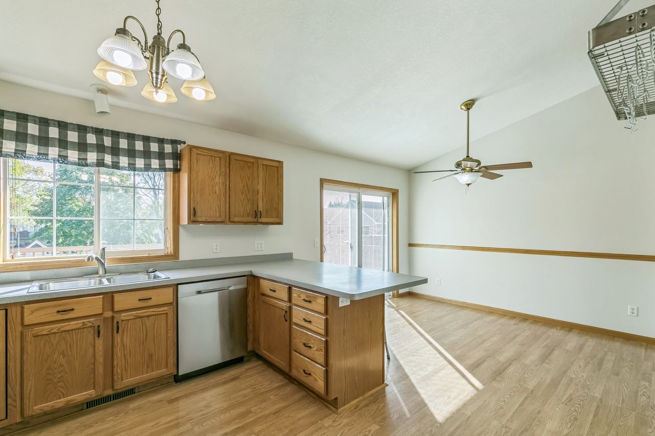 1008 Oak St #NA - Photo 3 of 28