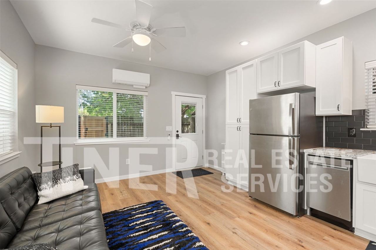 1609 Alligator Aly - Photo 2 of 16