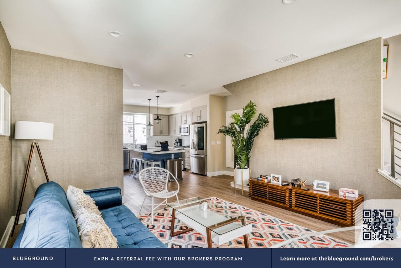 10734 Bloomfield St #1163 - Photo 5 of 25